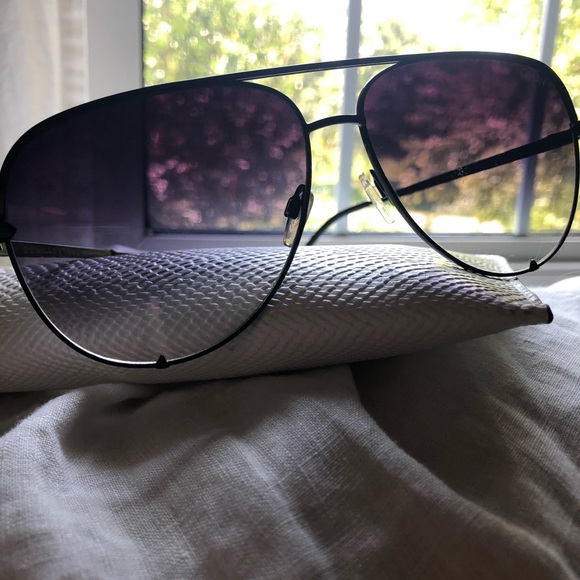 QUAY AUSTRALIA SUNGLASSES with Case! - Picture 9 of 9